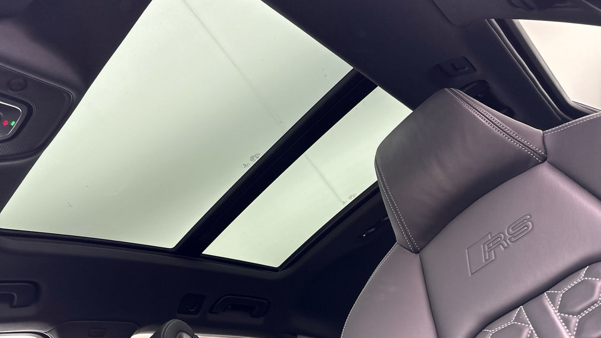 Audi RS4 Avant Image 6