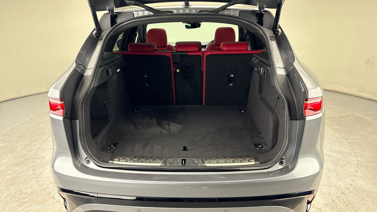 Jaguar F-PACE Image 11