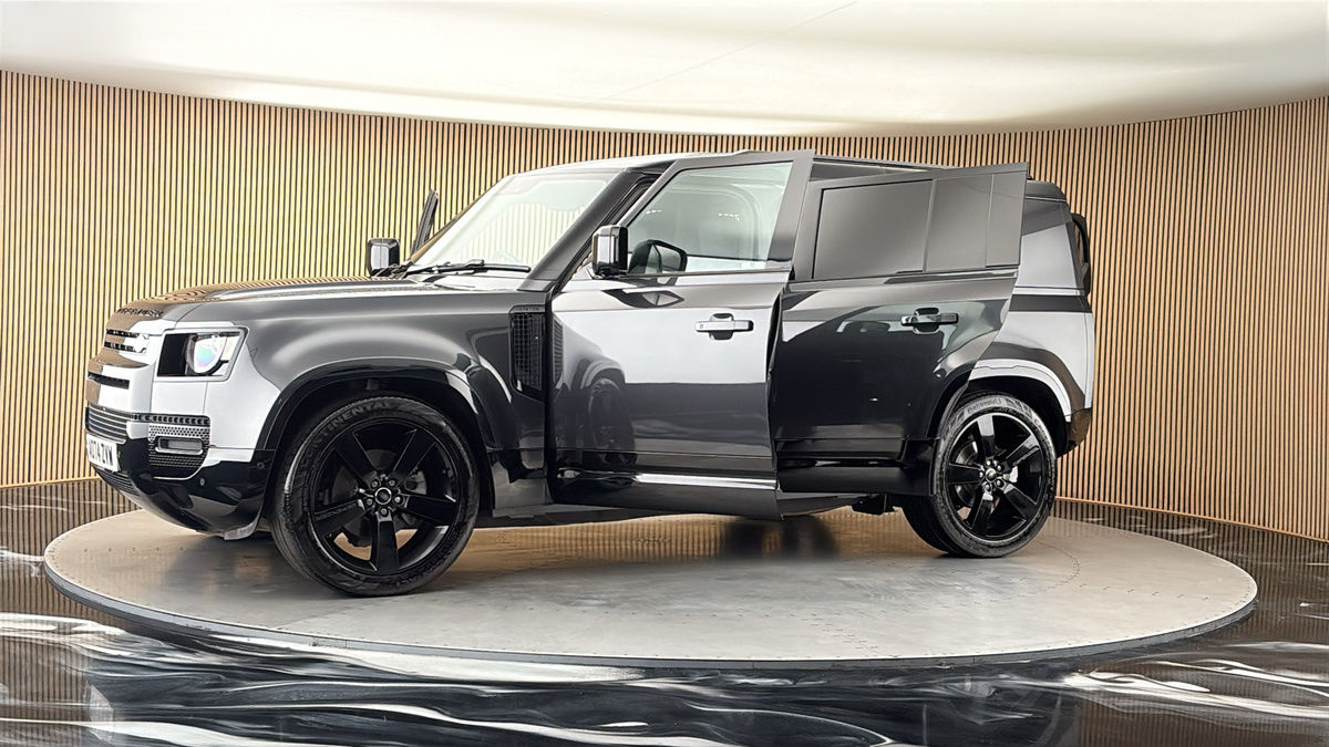 More views of Land Rover Defender 110
