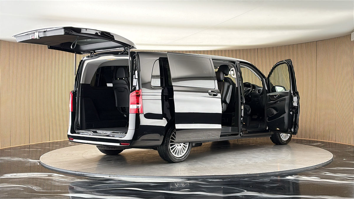 More views of Mercedes-Benz Vito