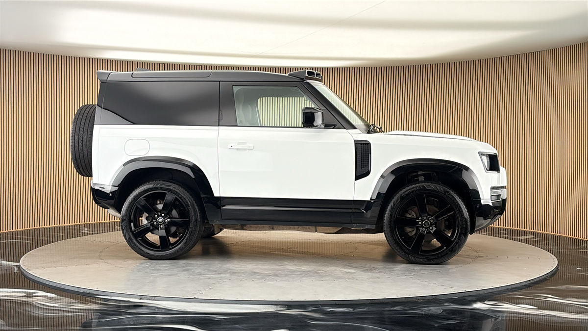 More views of Land Rover Defender 90