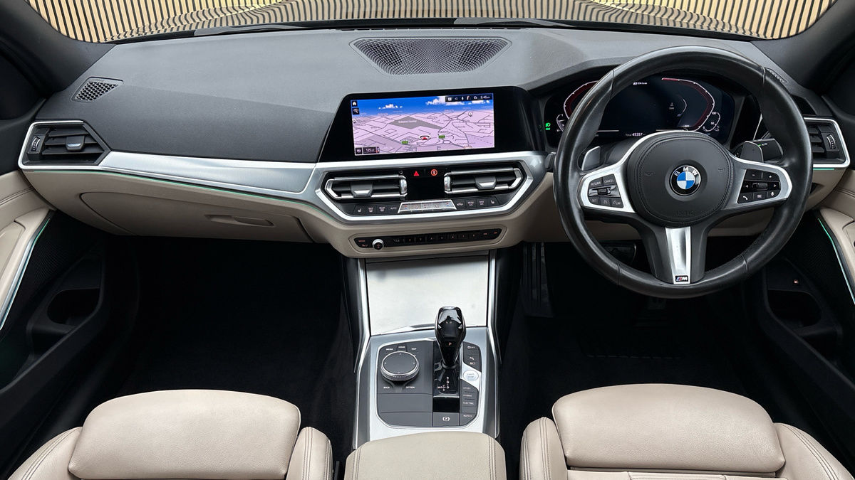 BMW 3 Series Image 12
