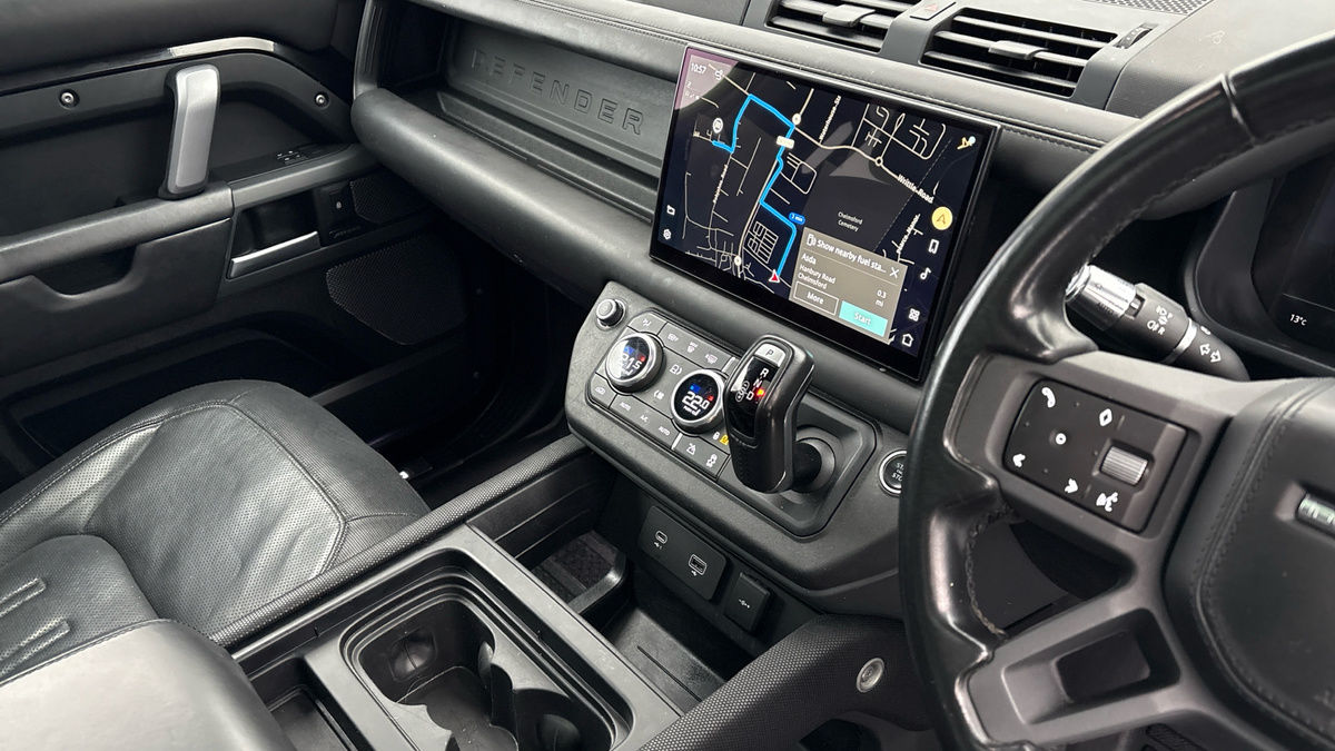 Land Rover Defender 110 Image 18