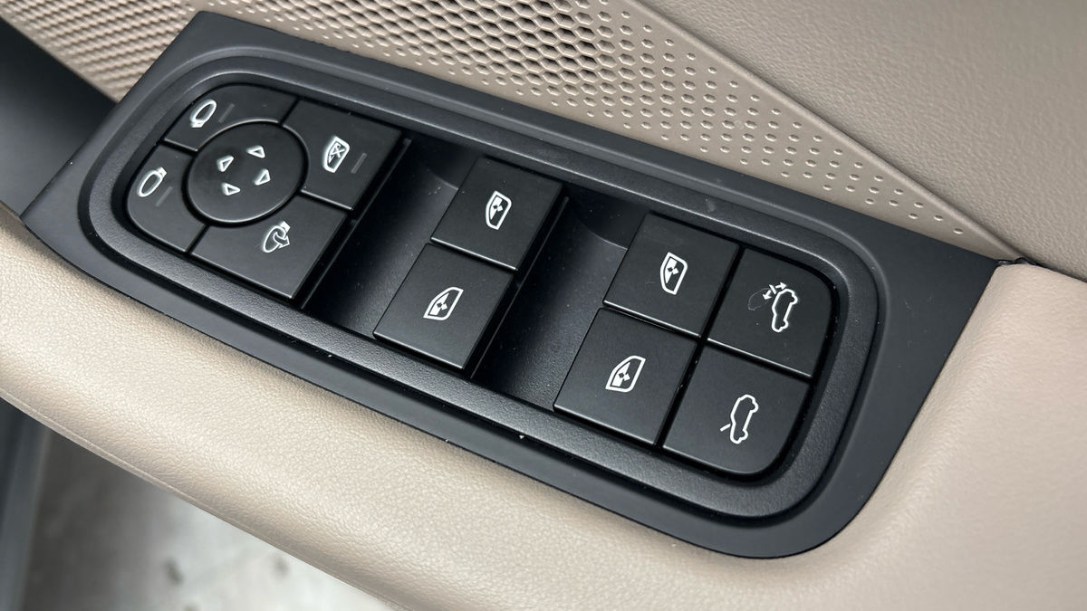 Porsche Macan Image 25