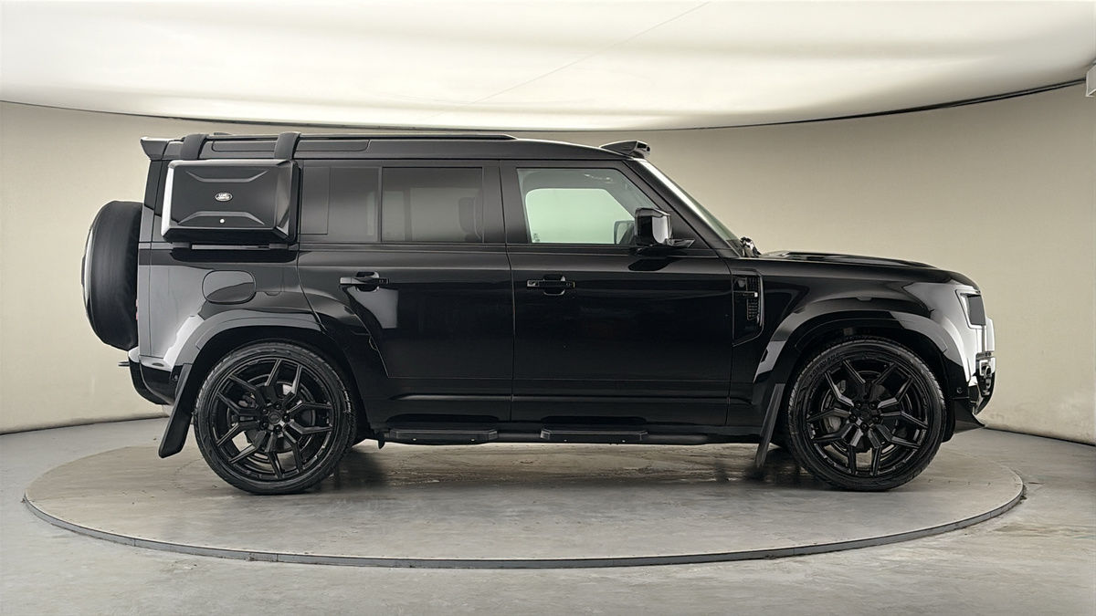 Land Rover Defender 110 Urban Image 16