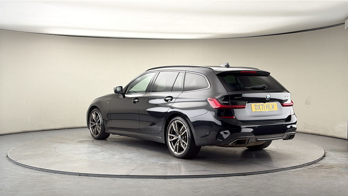 BMW 3 Series Image 2