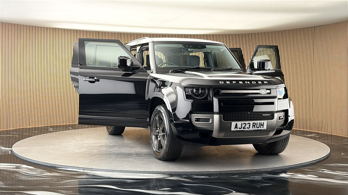 More views of Land Rover Defender 110