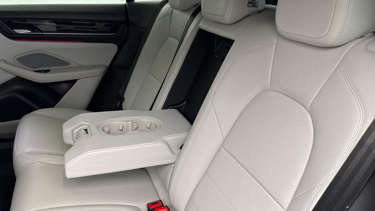 Porsche Macan Image 9