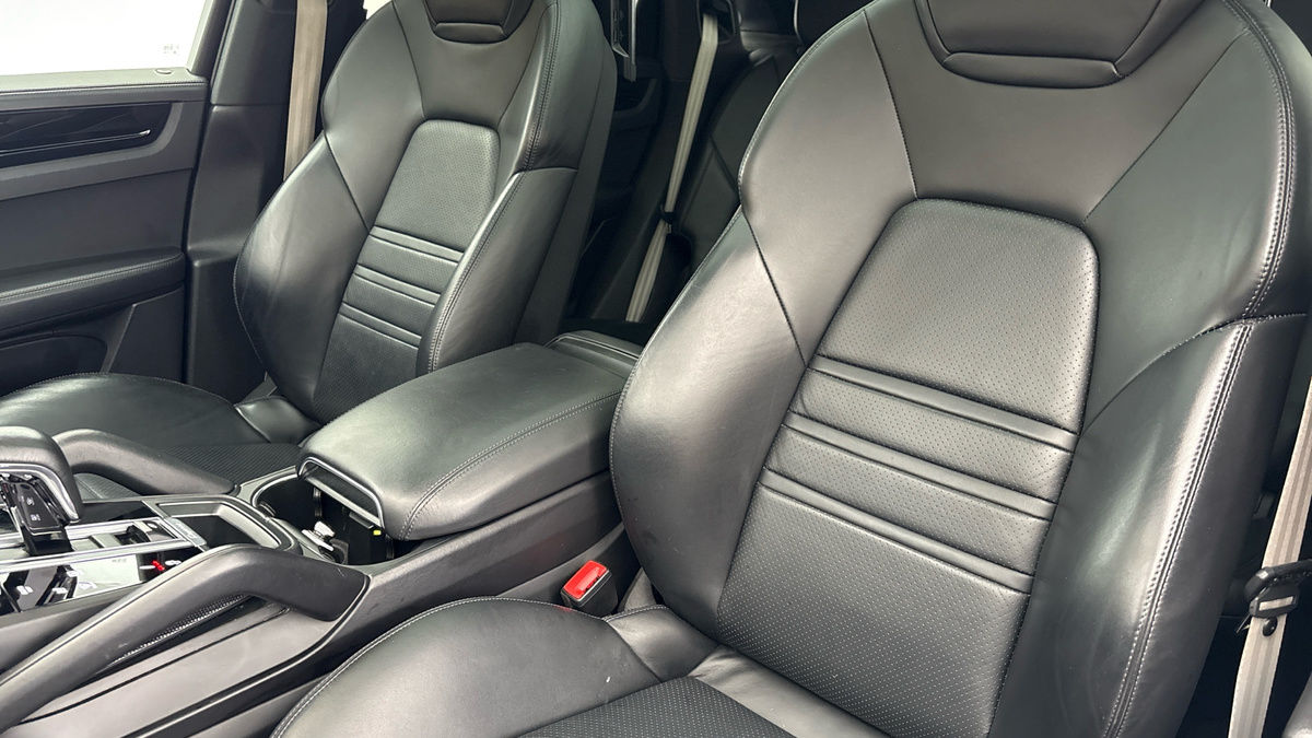 Porsche Cayenne Image 7