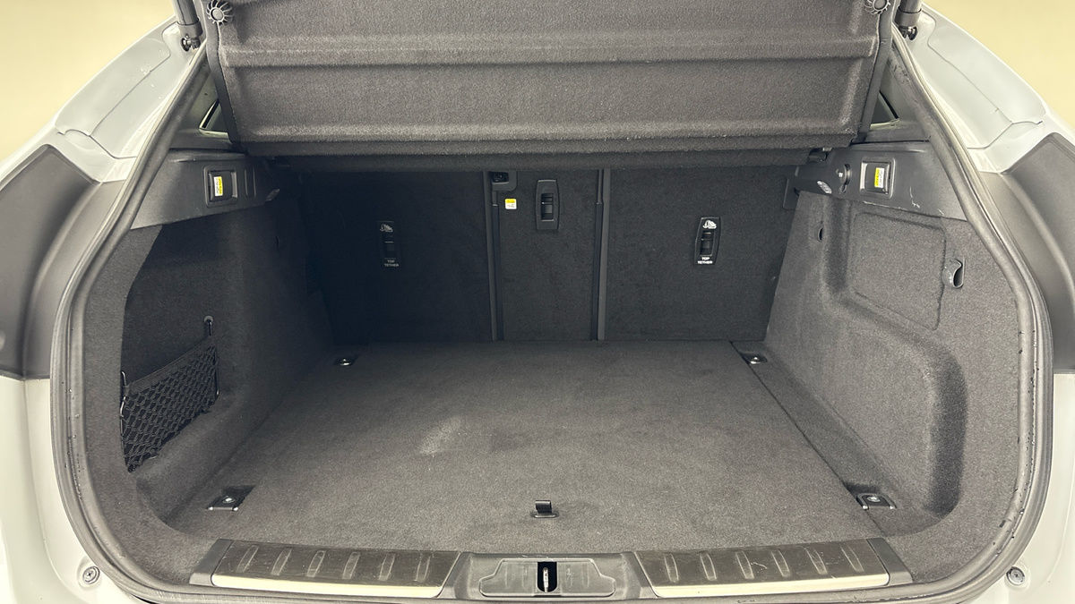 Jaguar F-PACE Image 11