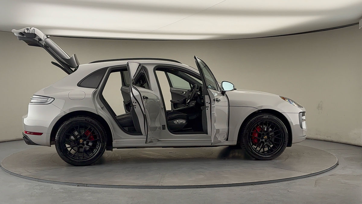 More views of Porsche Macan