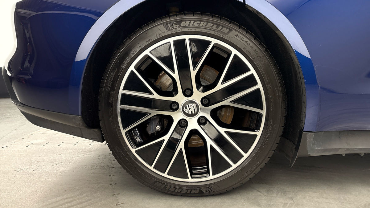 Porsche Taycan Image 10