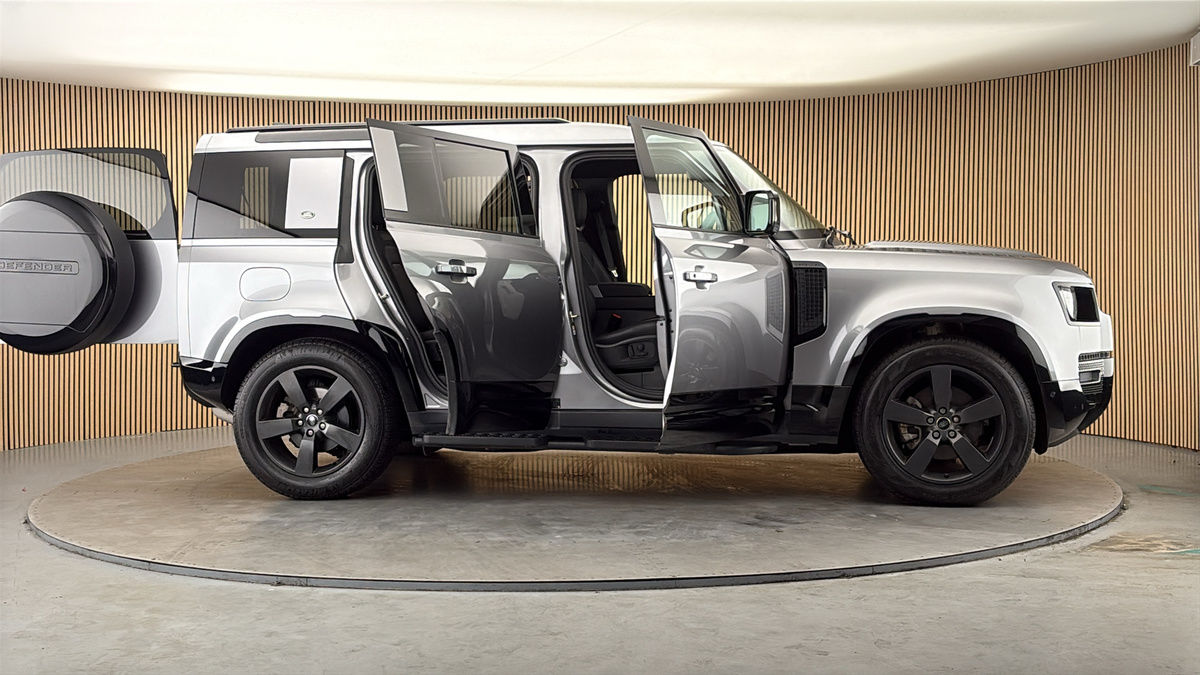 More views of Land Rover Defender 110