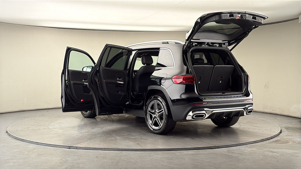 Mercedes-Benz GLB Image 23