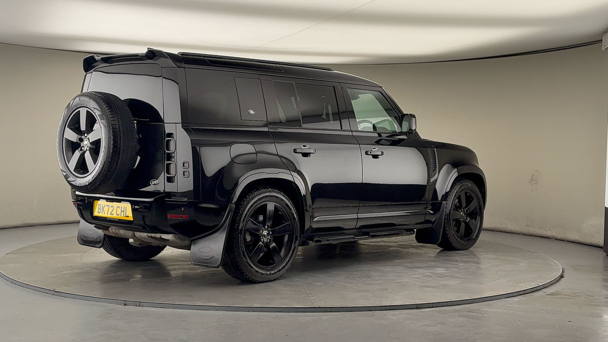 Land Rover Defender 110 Image 21