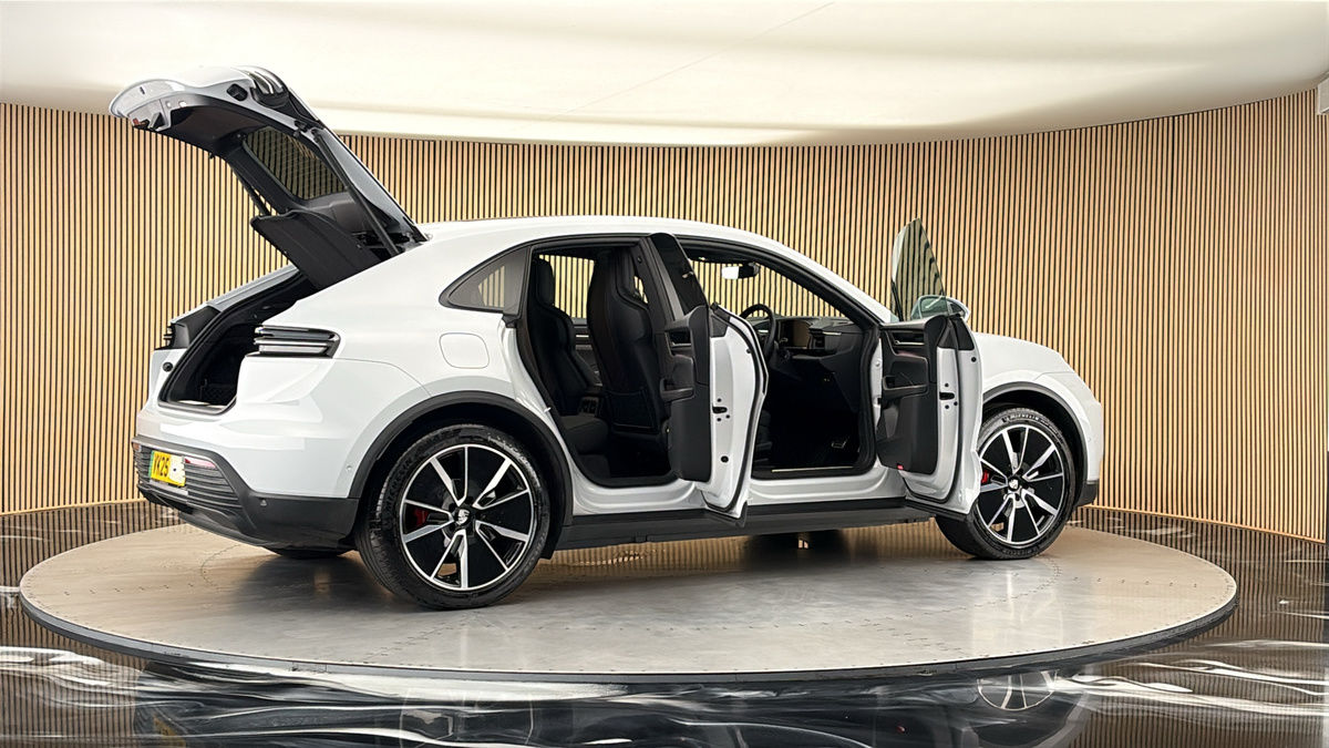 More views of Porsche Macan