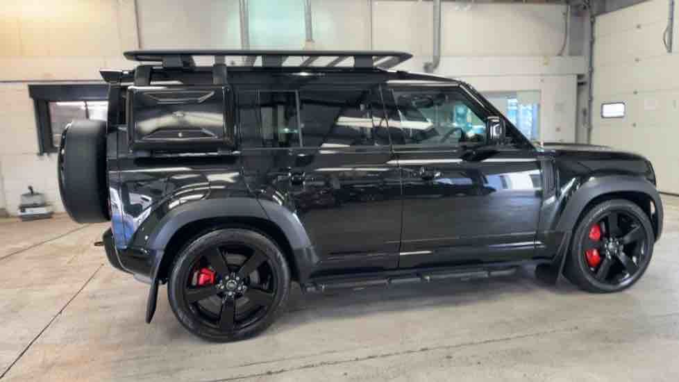More views of Land Rover Defender 110