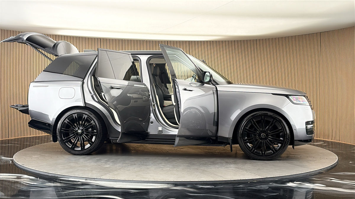 More views of Land Rover Range Rover