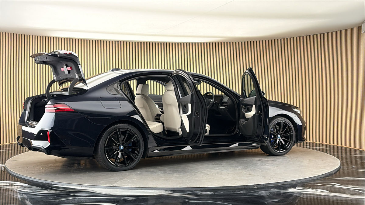 More views of BMW i5