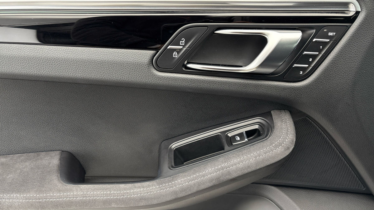 Porsche Macan Image 19