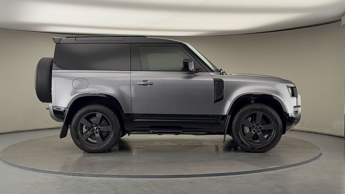 Land Rover Defender 90 Image 16