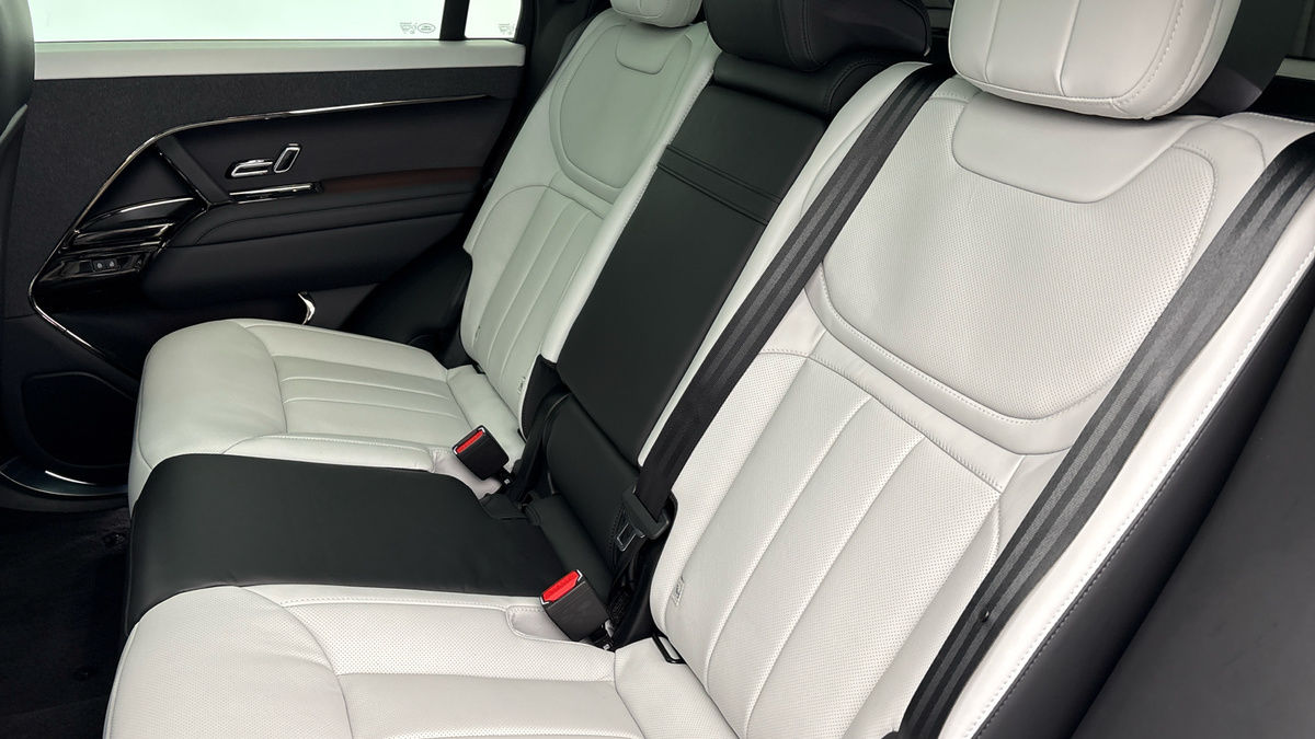 Land Rover Range Rover Sport Image 8