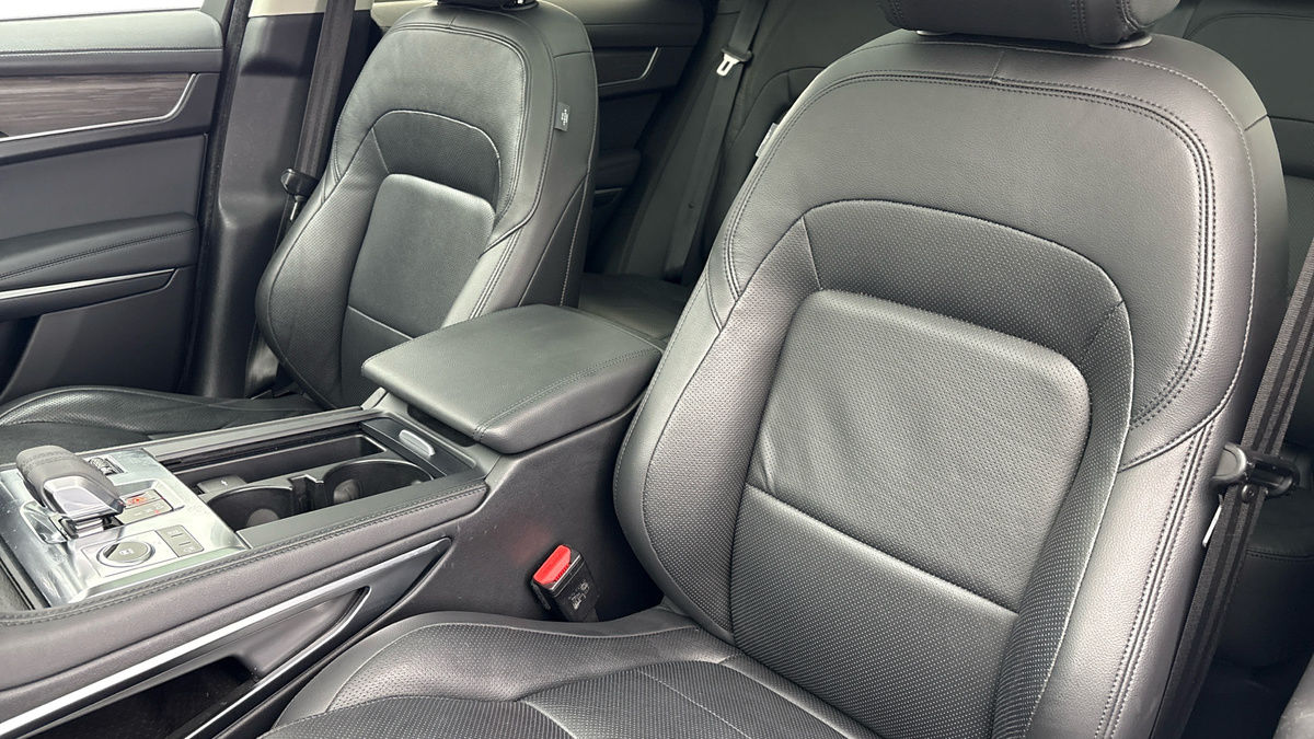 Jaguar F-PACE Image 7