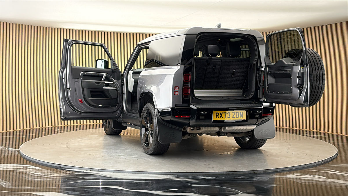 More views of Land Rover Defender 90