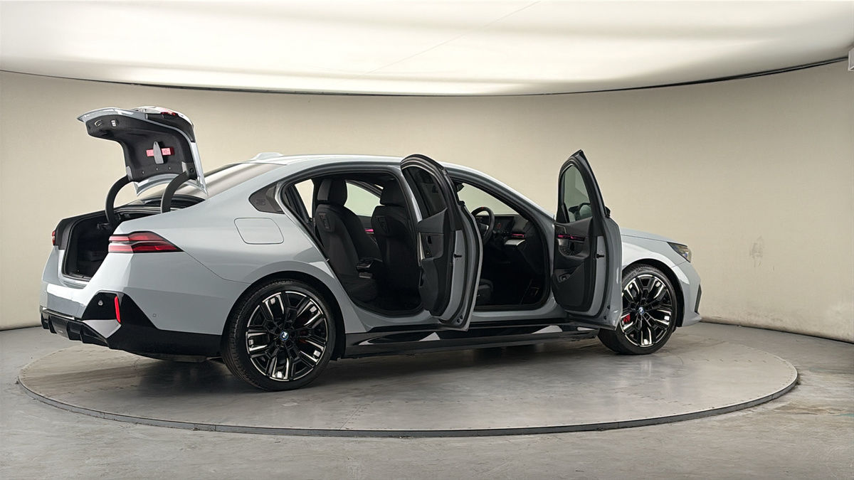 More views of BMW i5