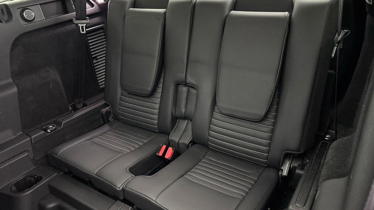 Land Rover Discovery Sport Image 25