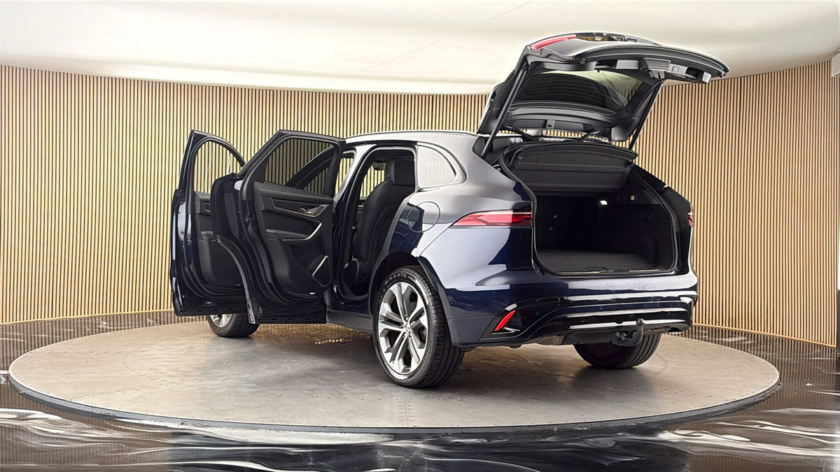 Jaguar F-PACE Image 23