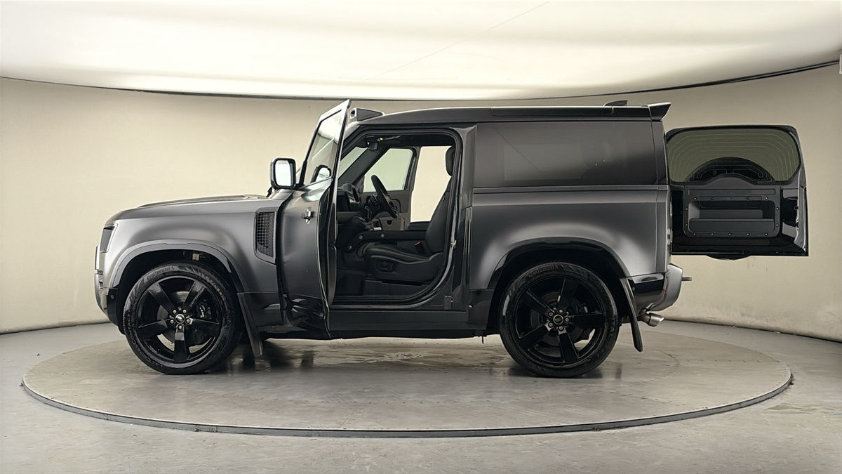 More views of Land Rover Defender 90