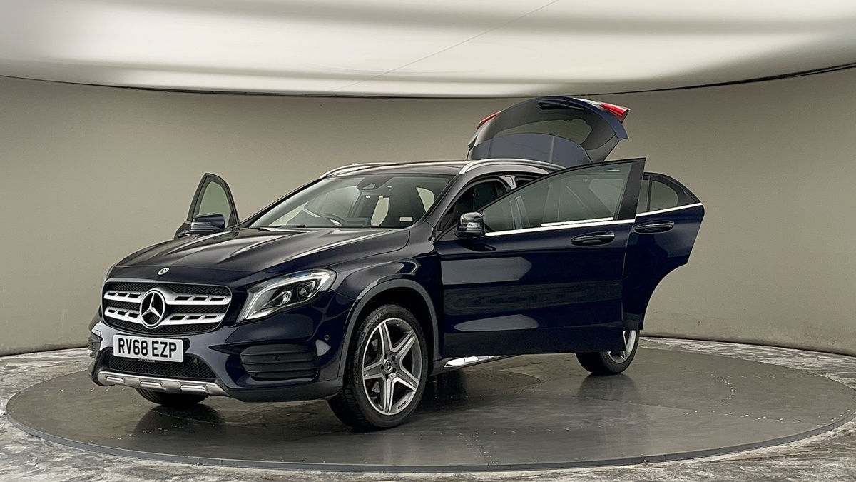 More views of Mercedes-Benz GLA