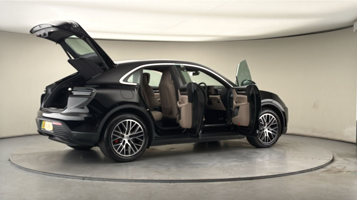 More views of Porsche Macan