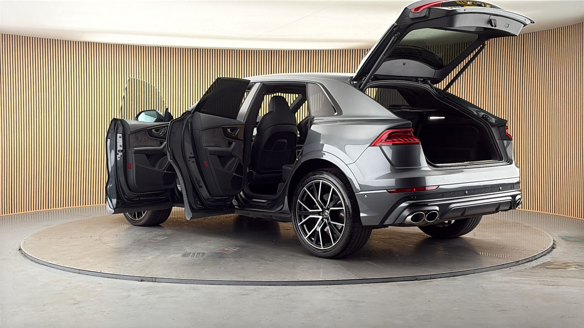 More views of Audi SQ8