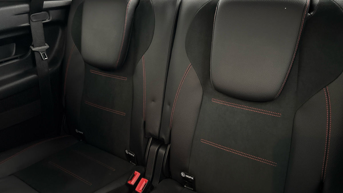 Mercedes-Benz GLB Image 25