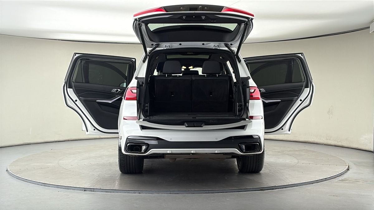 More views of BMW X7