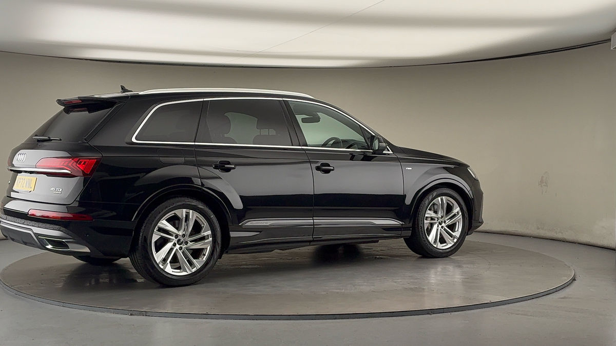 More views of Audi Q7