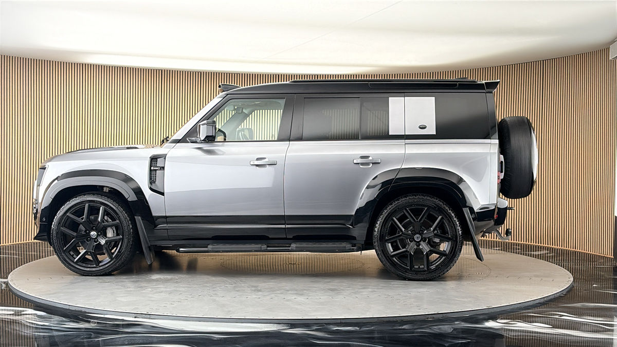 More views of Land Rover Defender 110