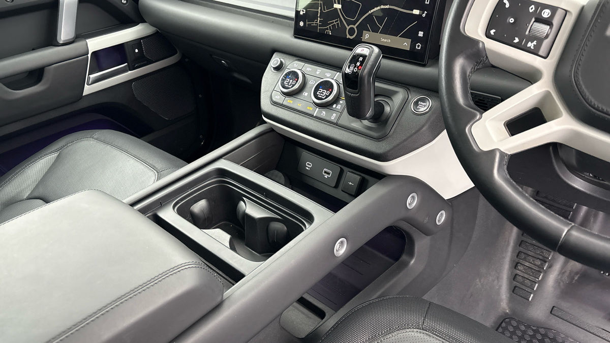 Land Rover Defender 90 Image 18