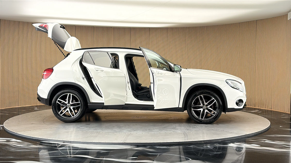 More views of Mercedes-Benz GLA