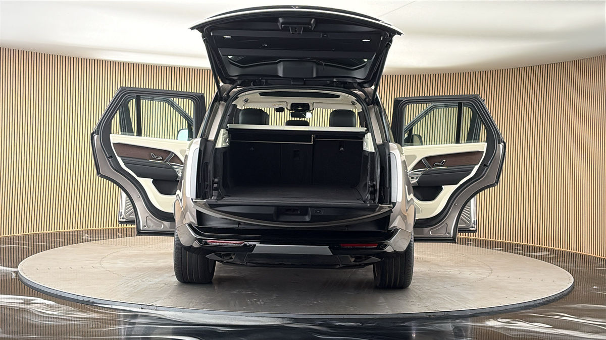 More views of Land Rover Range Rover