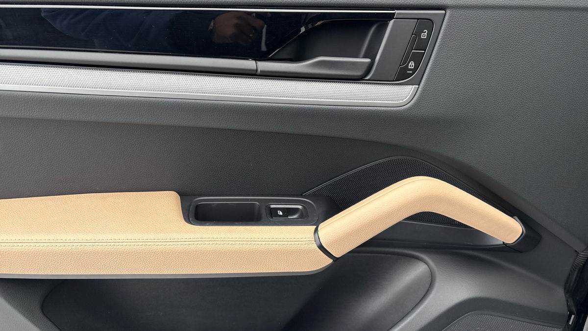 Porsche Cayenne Image 19