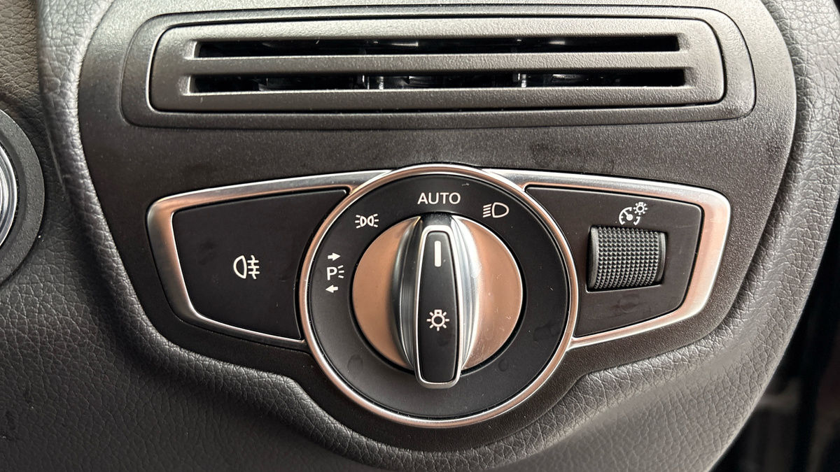 Mercedes-Benz GLC Image 29
