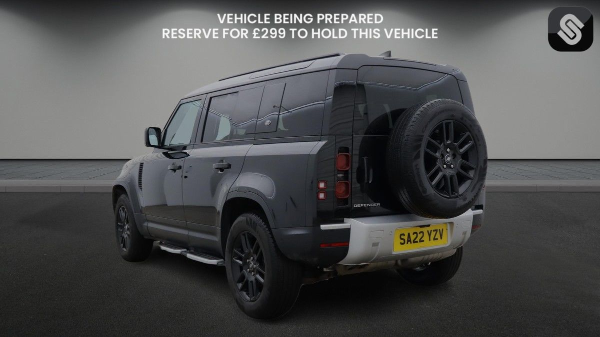 Land Rover Defender 110 Image 3