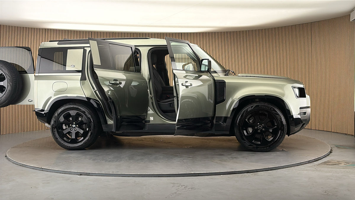 More views of Land Rover Defender 110