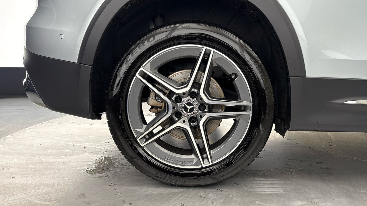 Mercedes-Benz GLB Image 10