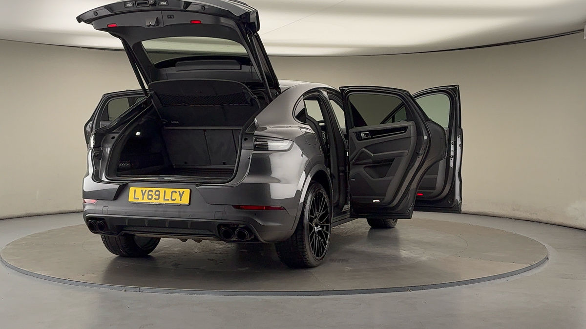 More views of Porsche Cayenne