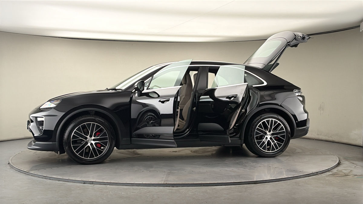 More views of Porsche Macan