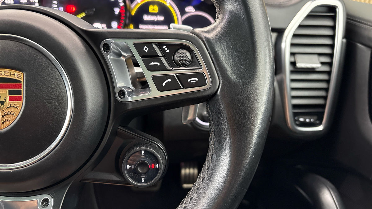 Porsche Cayenne Image 14